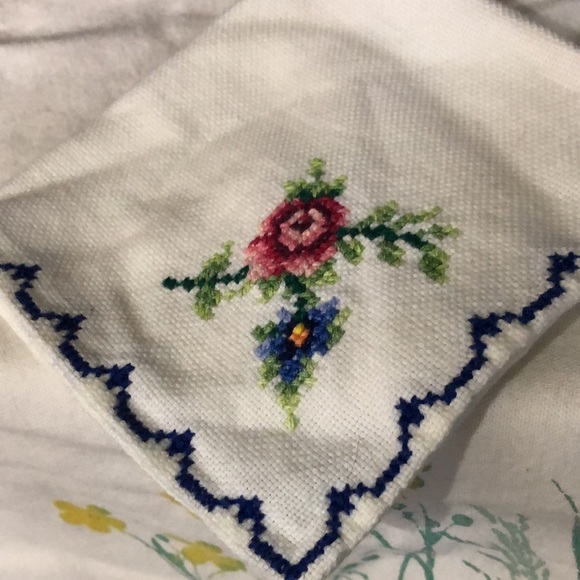 Cross stitch hankie - Picture 3 of 5
